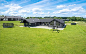 9 Bedroom Beautiful Home In Sydals
